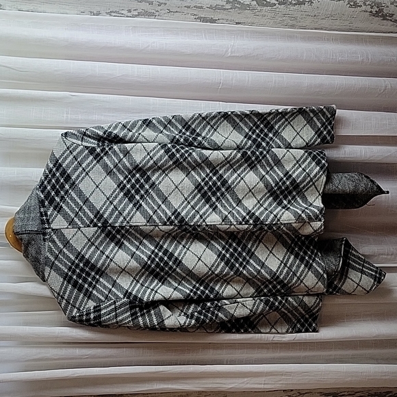 BB Dakota Plaid Black and White Cardigan Size M - Picture 5 of 6